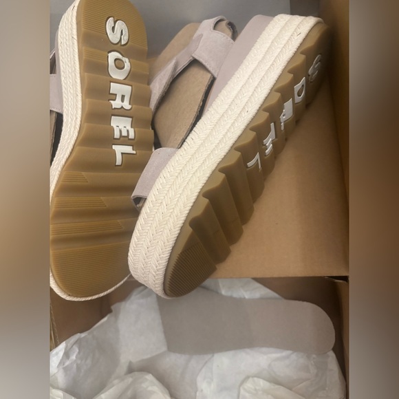 Sorel Women's Beige CameronPlatform Sandals. NWT. - Picture 5 of 6